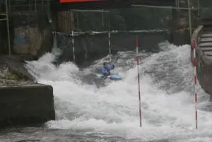 la chute ( on voit bien l'eau qui rebondis sur le mur